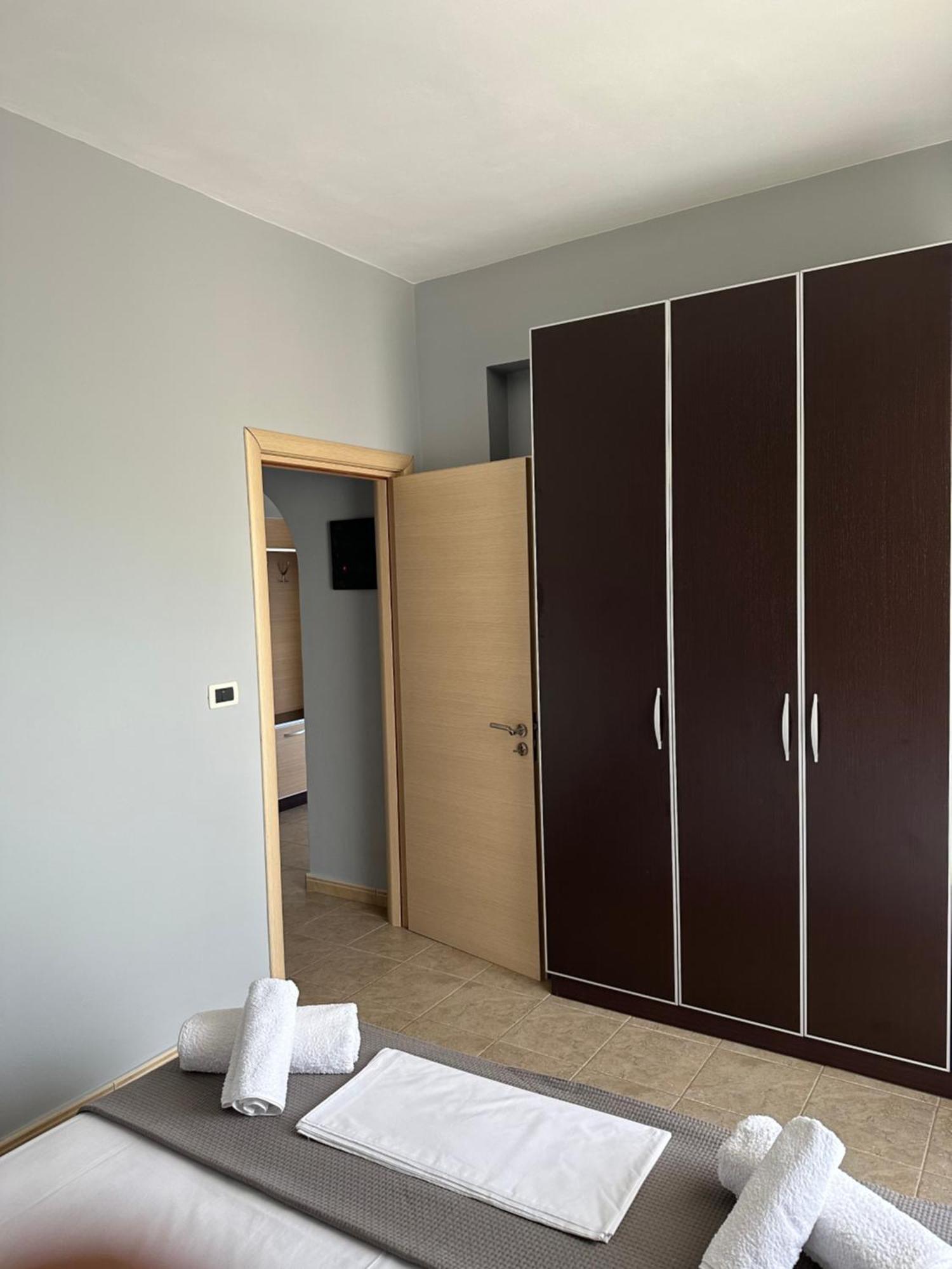 Anna House Dhermi Bagian luar foto