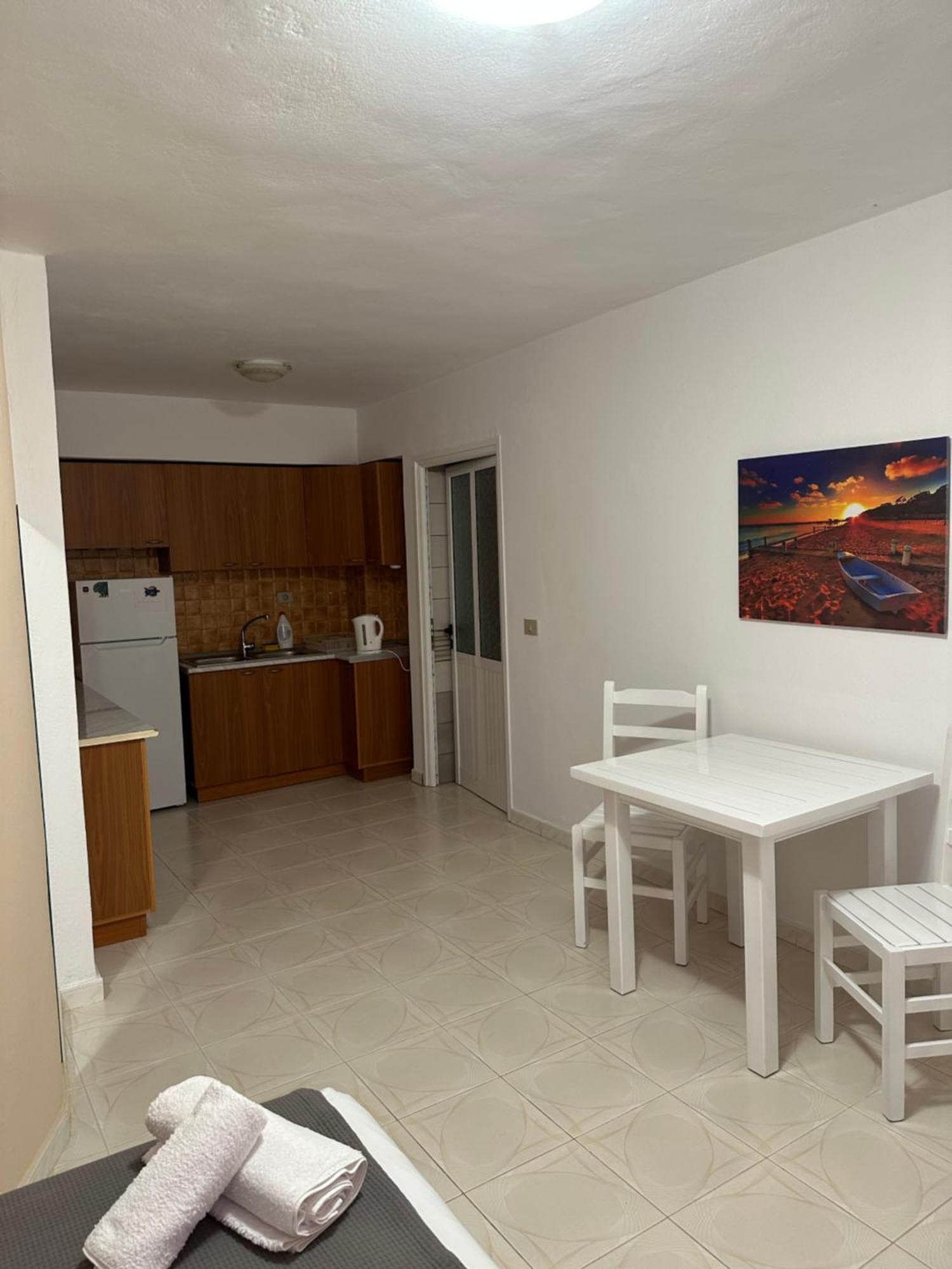 Anna House Dhermi Bagian luar foto