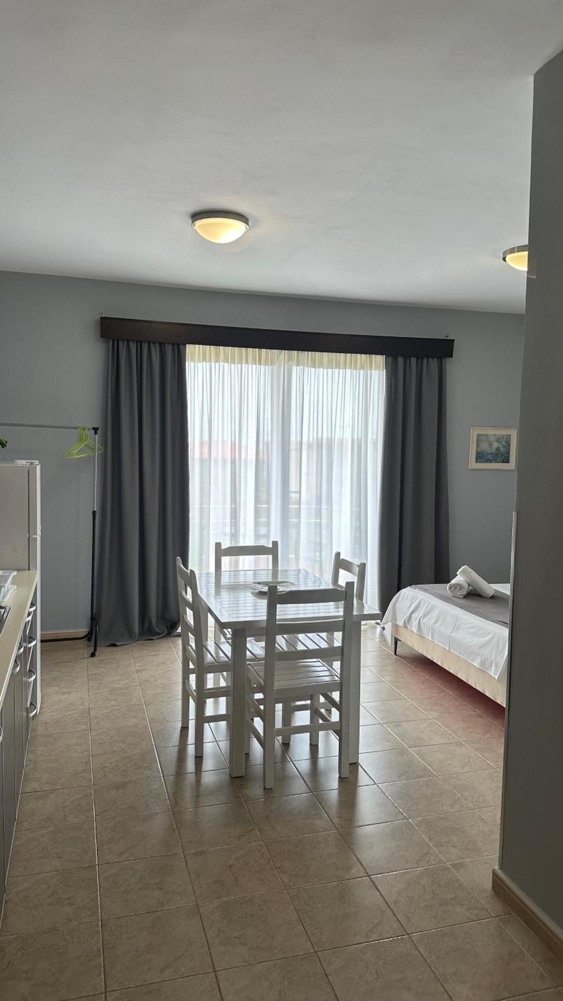 Anna House Dhermi Bagian luar foto