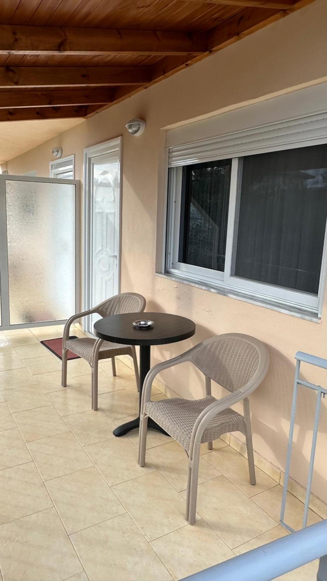 Anna House Dhermi Bagian luar foto